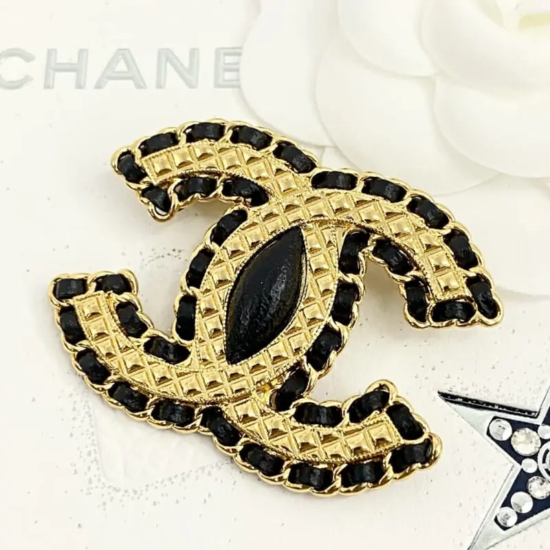 chanel brooches pour femme s_123ab7b2